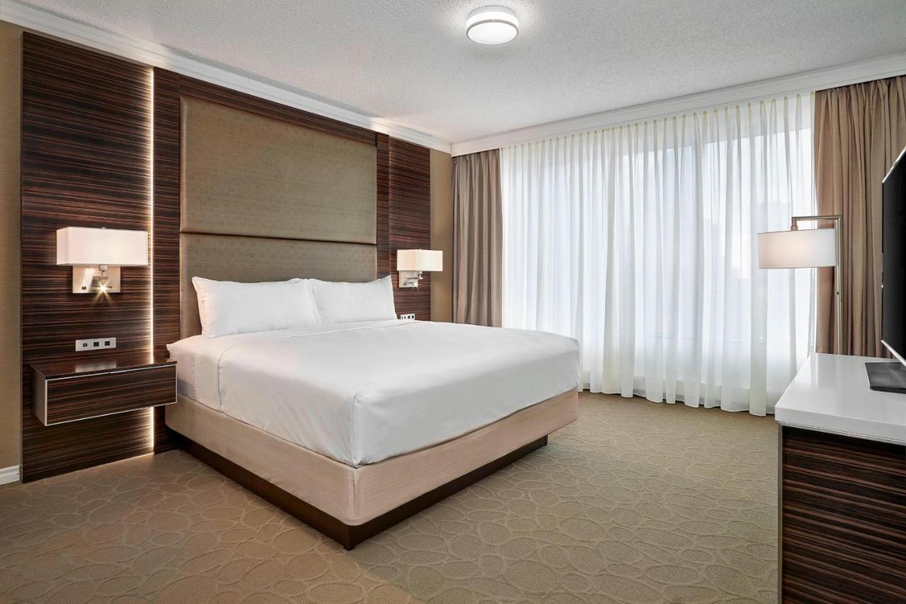 Delta Hotels By Marriott Edmonton Centre Suites Exterior photo
