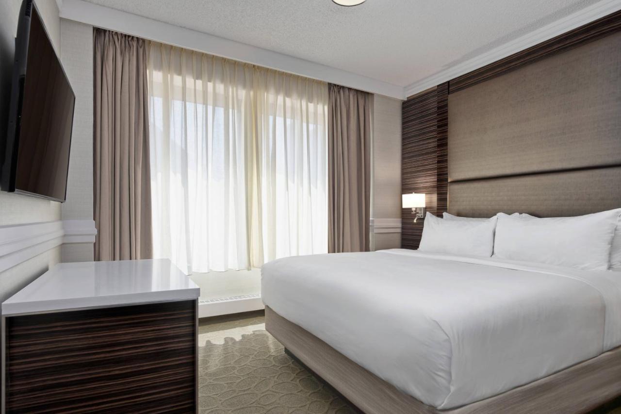 Delta Hotels By Marriott Edmonton Centre Suites Exterior photo