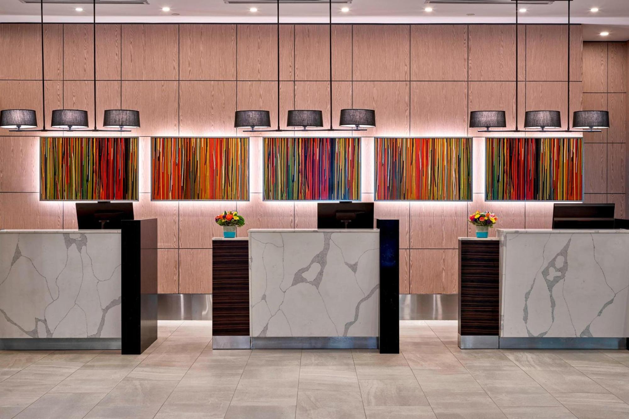 Delta Hotels By Marriott Edmonton Centre Suites Exterior photo